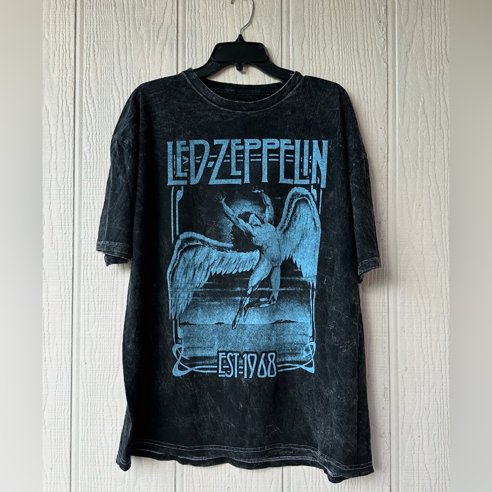 NWOT Led Zeppelin Graphic Band T-Shirt
